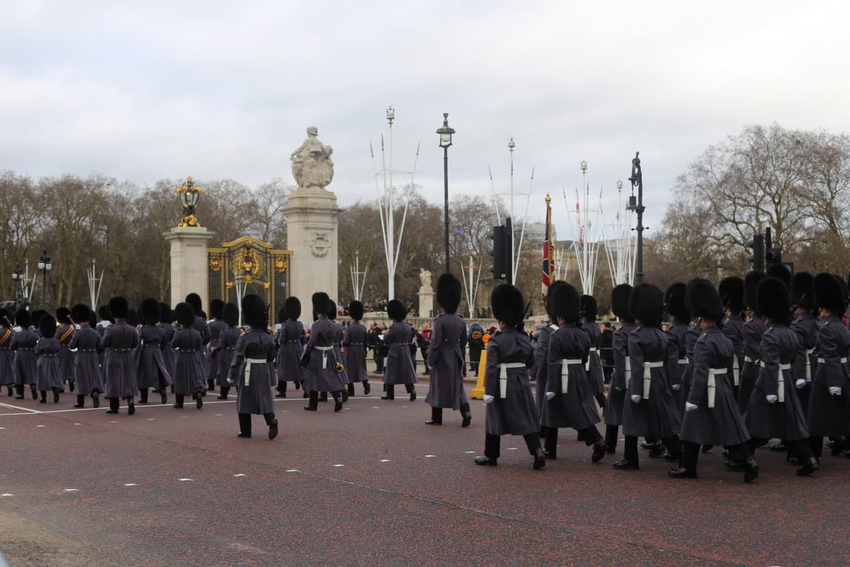 Din Londra cu dragoste, A 1