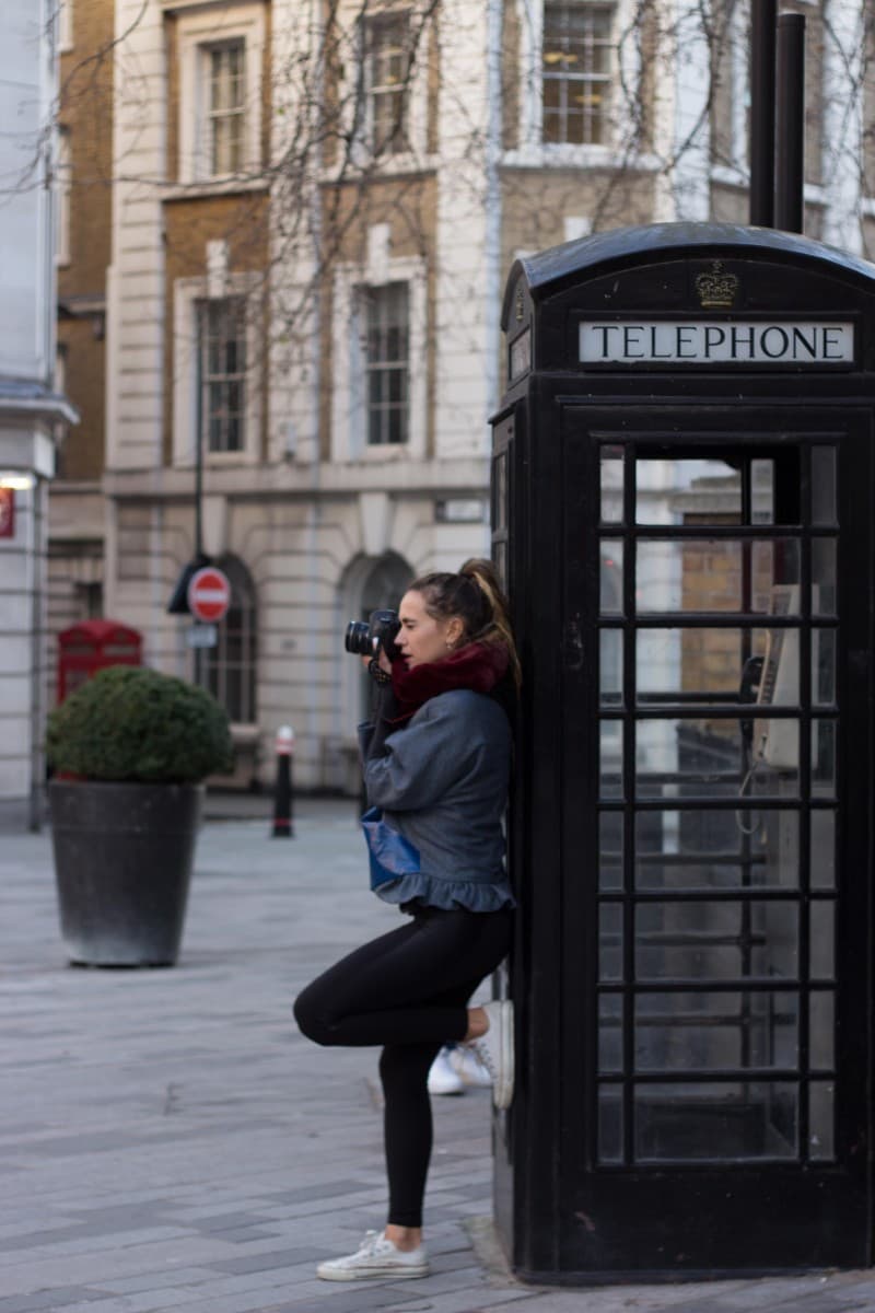 Din Londra cu dragoste, A 13
