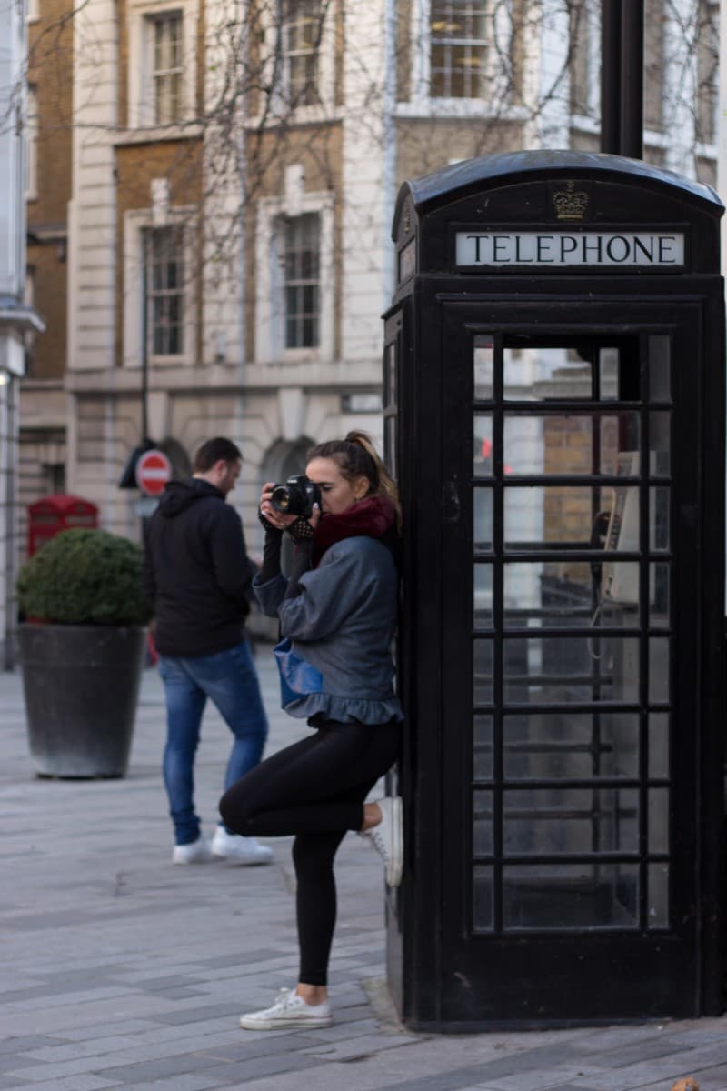 Din Londra cu dragoste, A 15