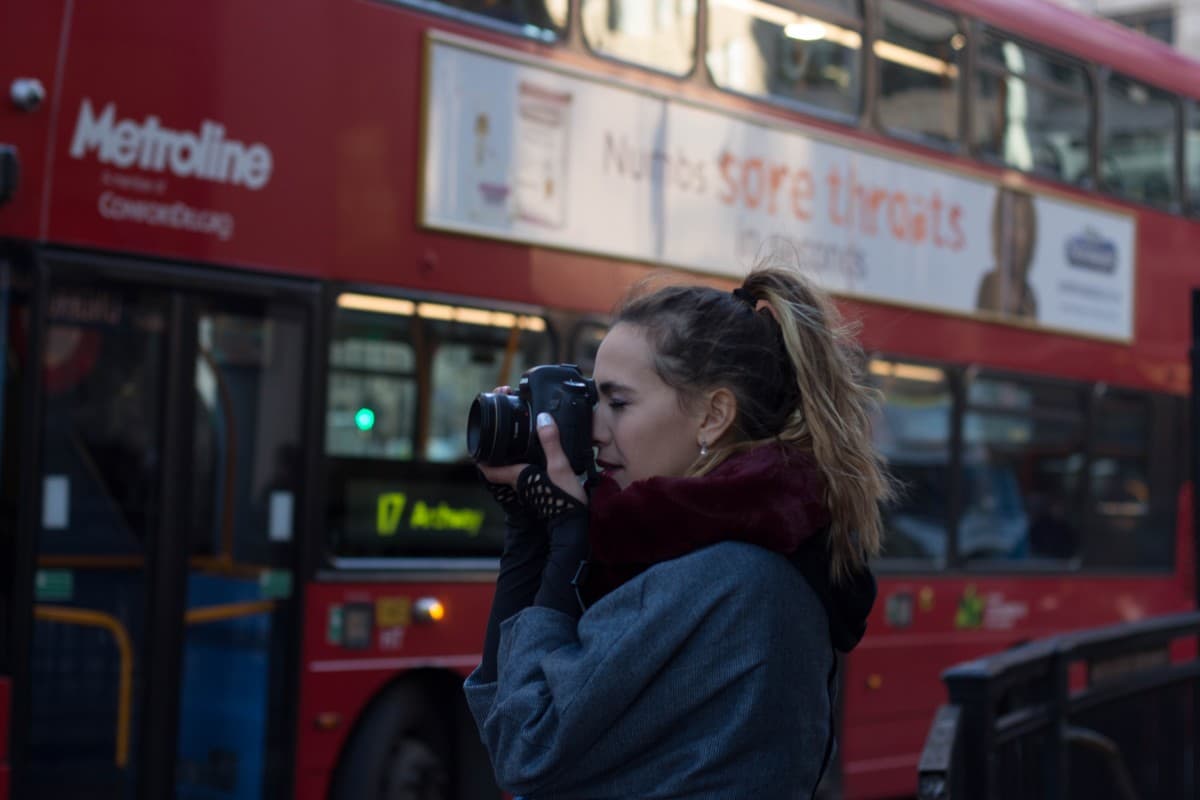 Din Londra cu dragoste, A 16