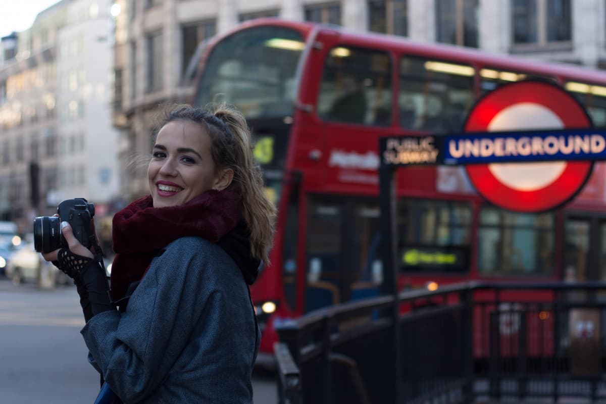 Din Londra cu dragoste, A 17